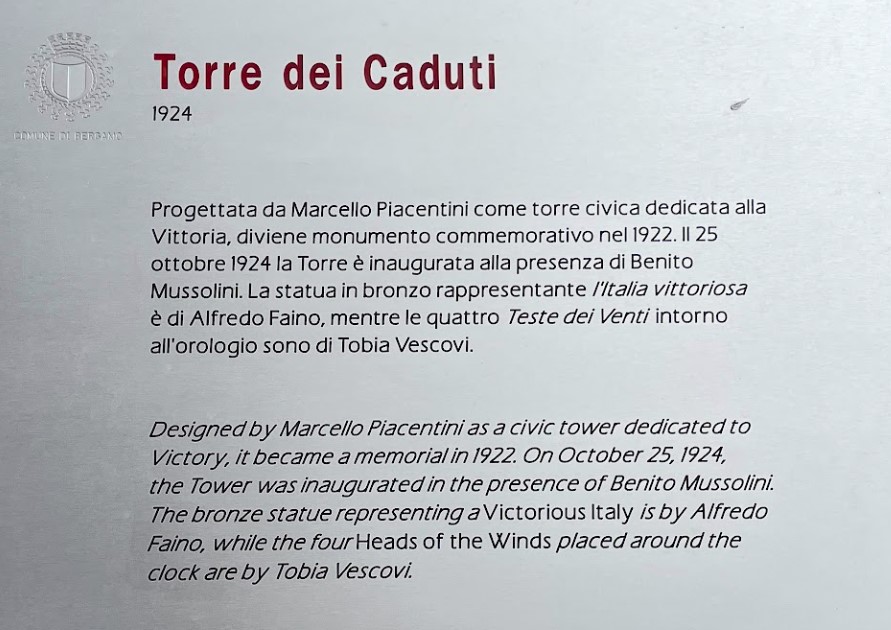 La torre in piazza Vittorio Veneto con statua e orologio